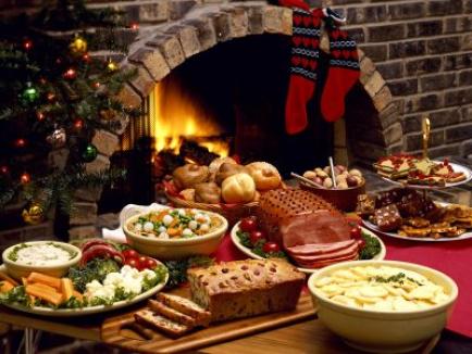 O masă caldă de Crăciun pentru săraci 
